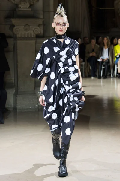 Look 27